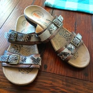 Weil orthohill Sandals snake skin size 8